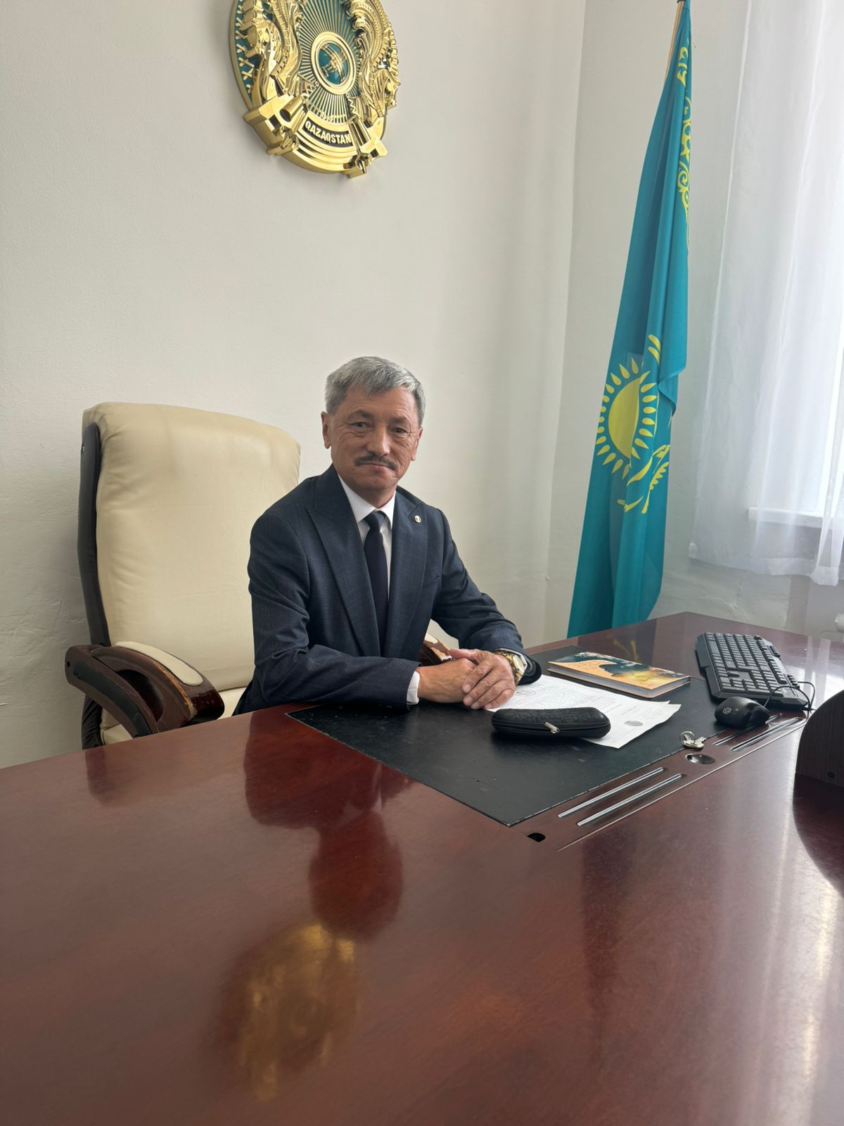 Мектеп директоры Оразгельдинов  Берик Жунисханович