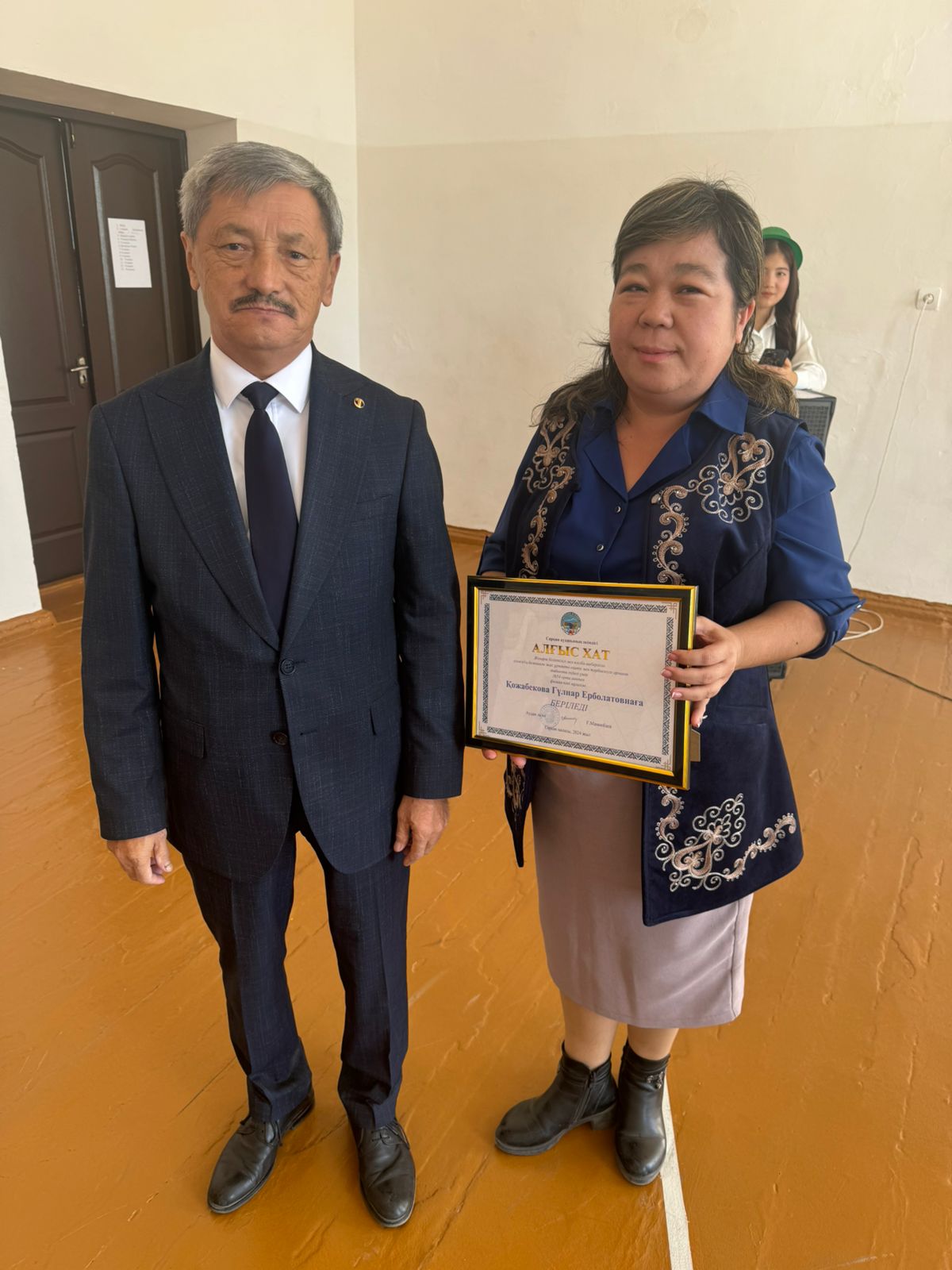 Ұстаздар күніне орай физика пәні мұғалімі Кожабекова Г. марапатталды