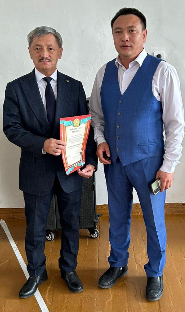 Тарих пәнінің мұғалімі мадақтамамен марапатталды